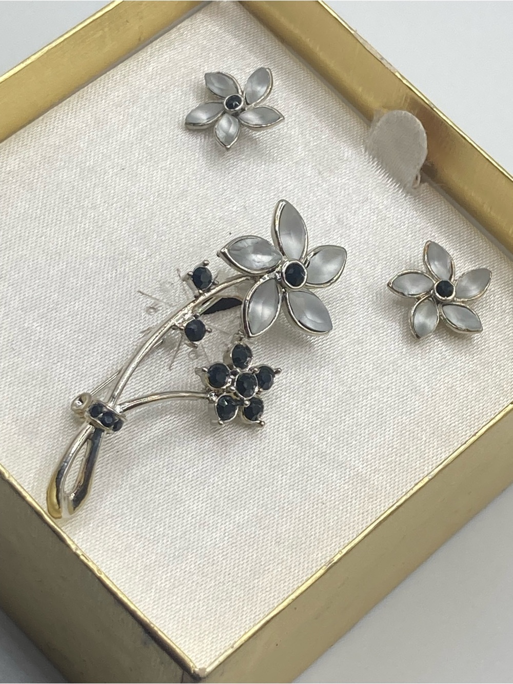 Vintage Silver Floral Brooch and Stud Earrings with Black and Pearl Tones